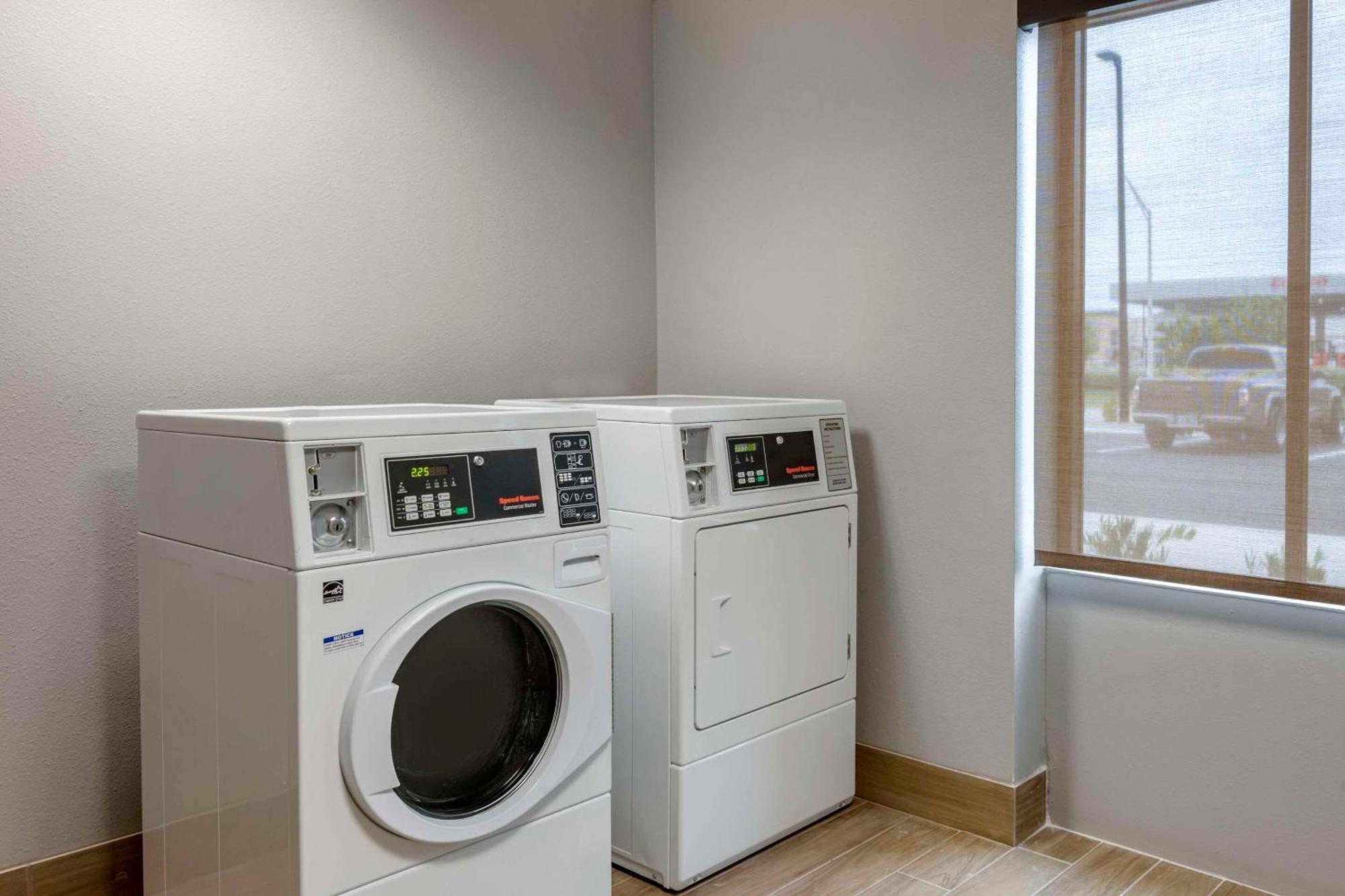 Comfort Inn & Suites Jacksonville - Orange Park Near Naval Air Station ภายนอก รูปภาพ