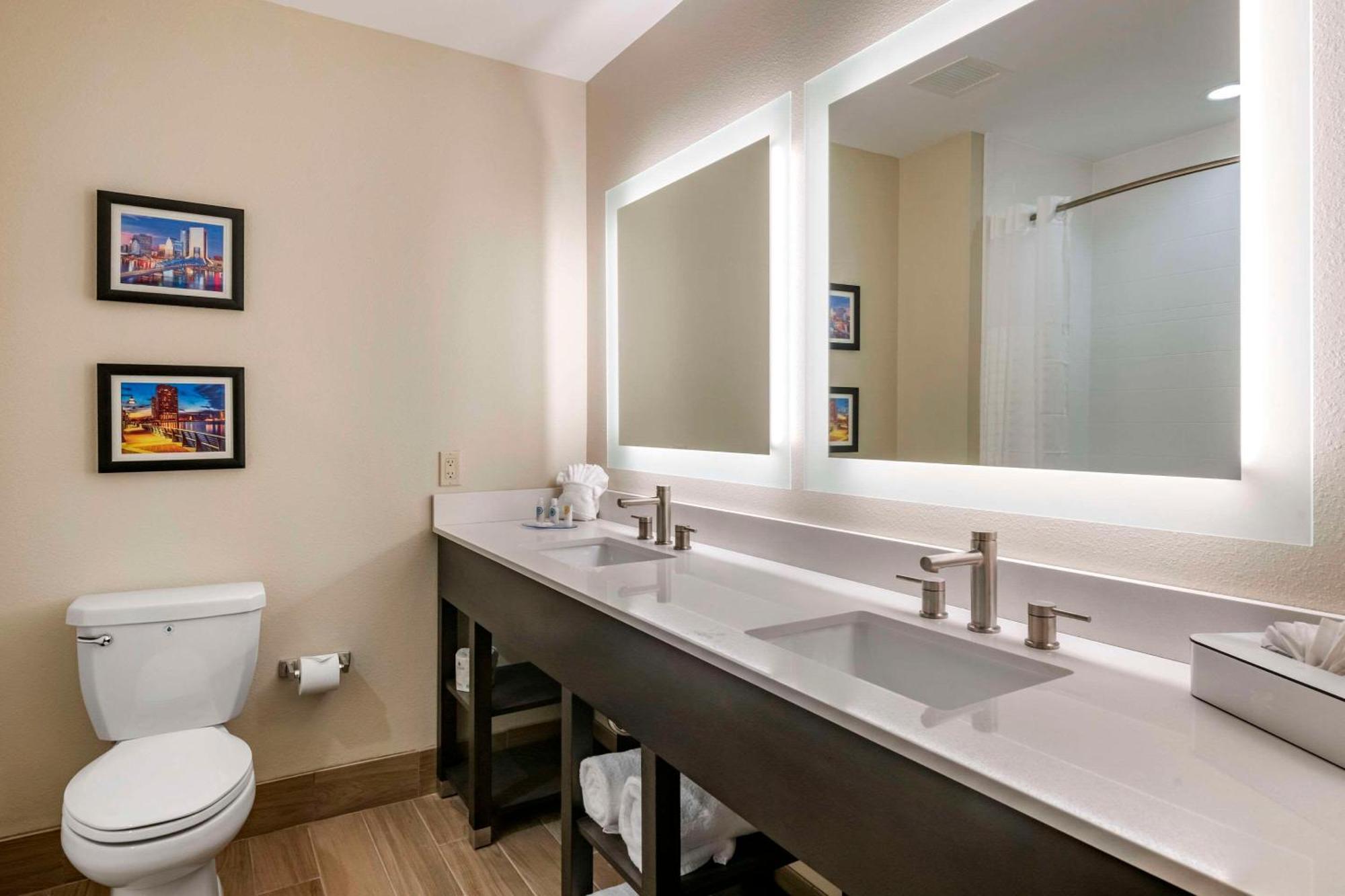 Comfort Inn & Suites Jacksonville - Orange Park Near Naval Air Station ภายนอก รูปภาพ