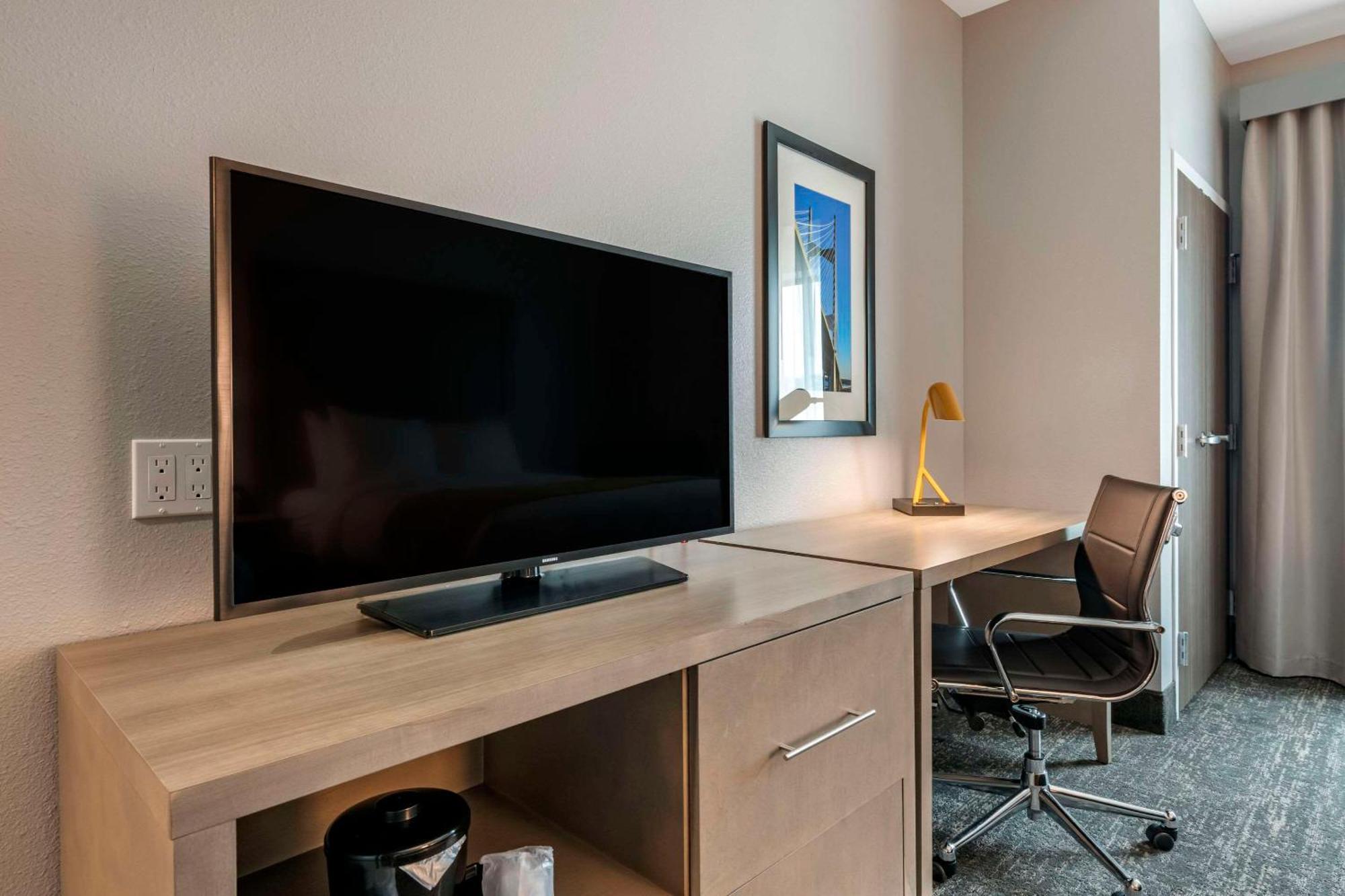 Comfort Inn & Suites Jacksonville - Orange Park Near Naval Air Station ภายนอก รูปภาพ